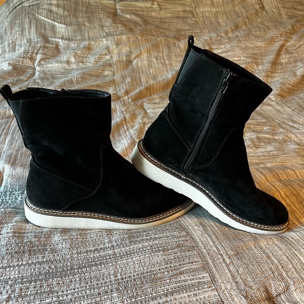 GUC suede ankle boots